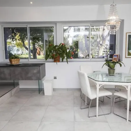 San Salvador * نيرخا